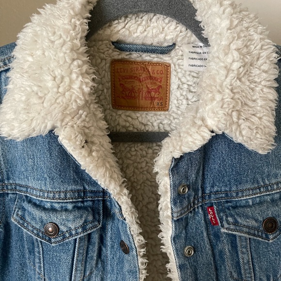Levi’s Sherpa Denim Jacket - Picture 2 of 2